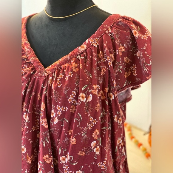 Maroon Floral Blouse ❤️🌺 - Picture 3 of 7